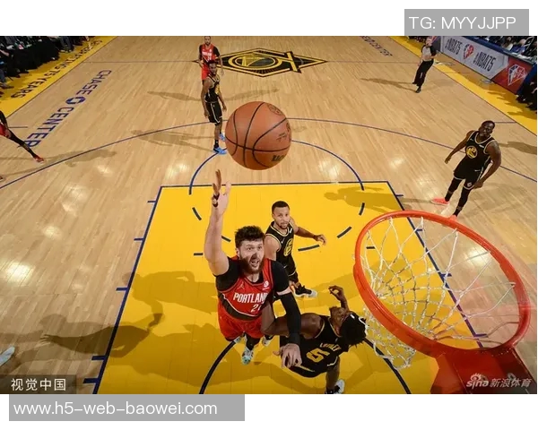 梅尔顿底角踩线投篮得手勇士奋起直追缩小分差至三分